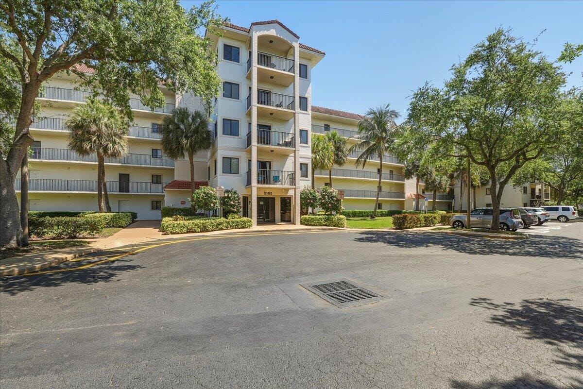 2105 Lavers Circle 212 — photo 4