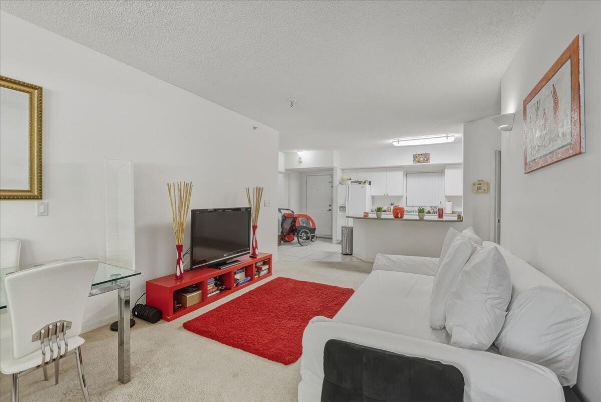 2105 Lavers Circle 212 — photo 9
