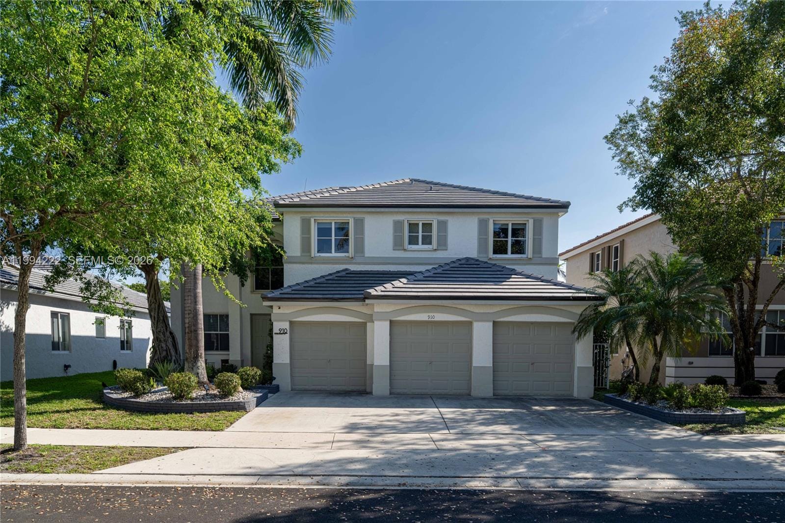 910 Sunflower Circle, Weston, FL 33327