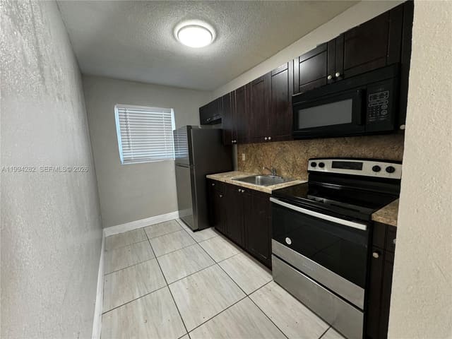 1940 Washington Avenue 11, Opa-Locka, FL 33054