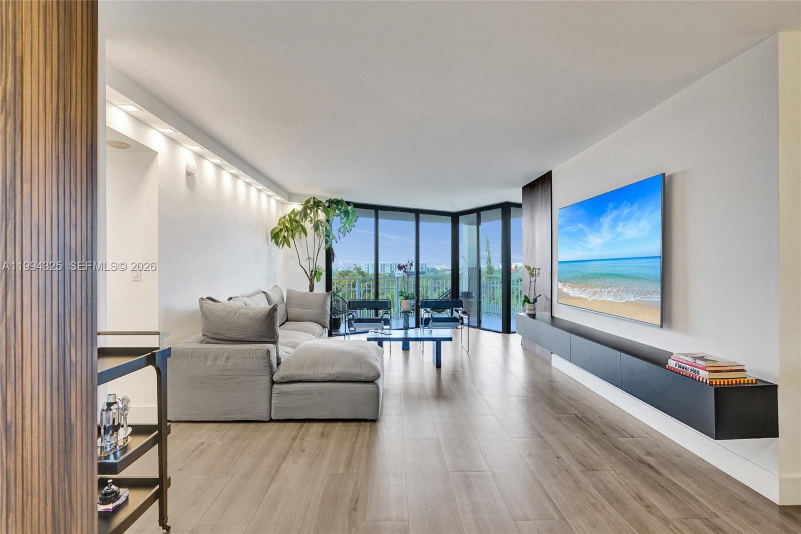 1000 Quayside Terrace 707, Miami, FL 33138, Miami