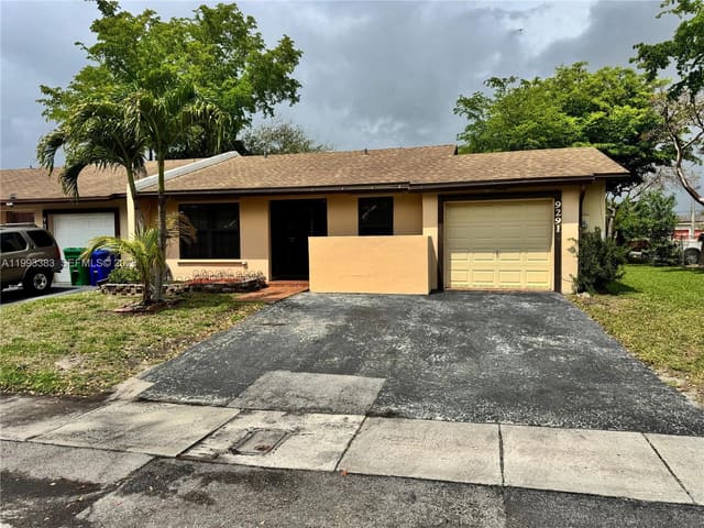 9291 E Fern Lane, sold in Meadows Of Miramar, Miramar, FL