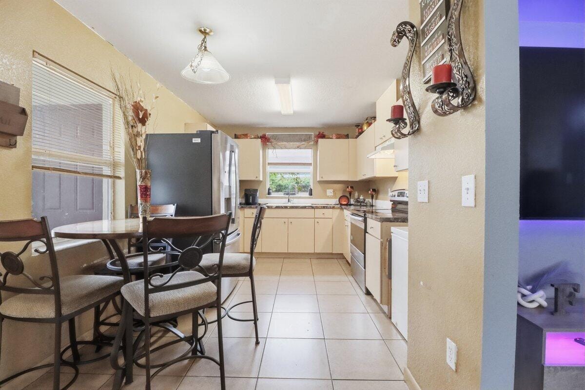 209 NE 35th Street, Oakland Park, FL 33334 photo 7