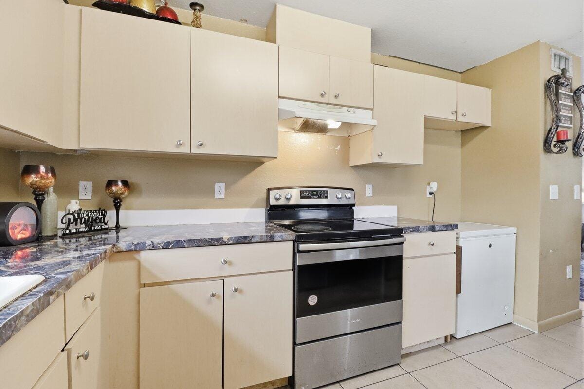209 NE 35th Street, Oakland Park, FL 33334 photo 9