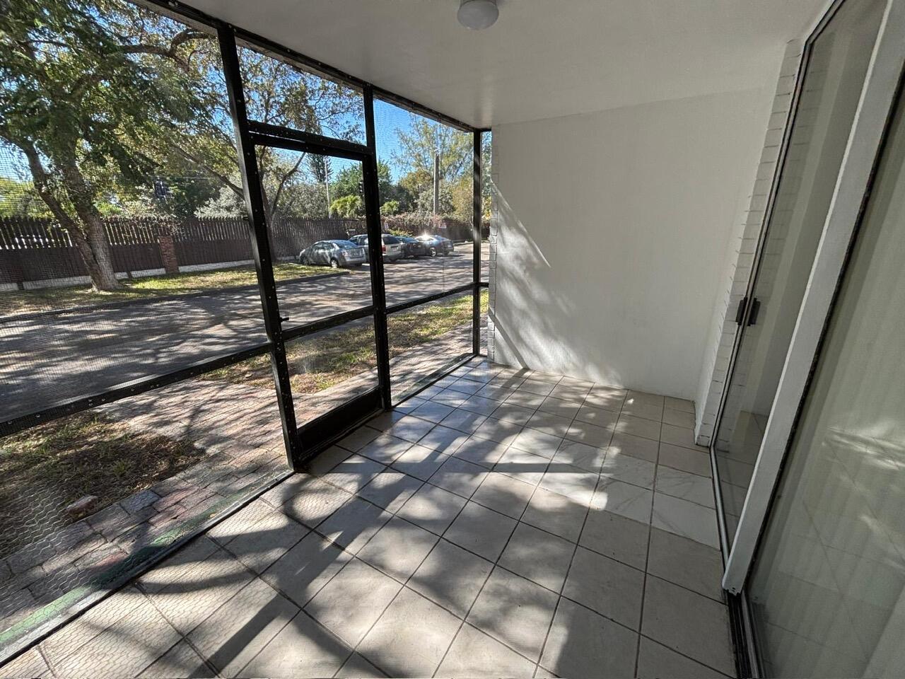 3650 Inverrary Drive 1k, Lauderhill, FL 33319, Lauderhill