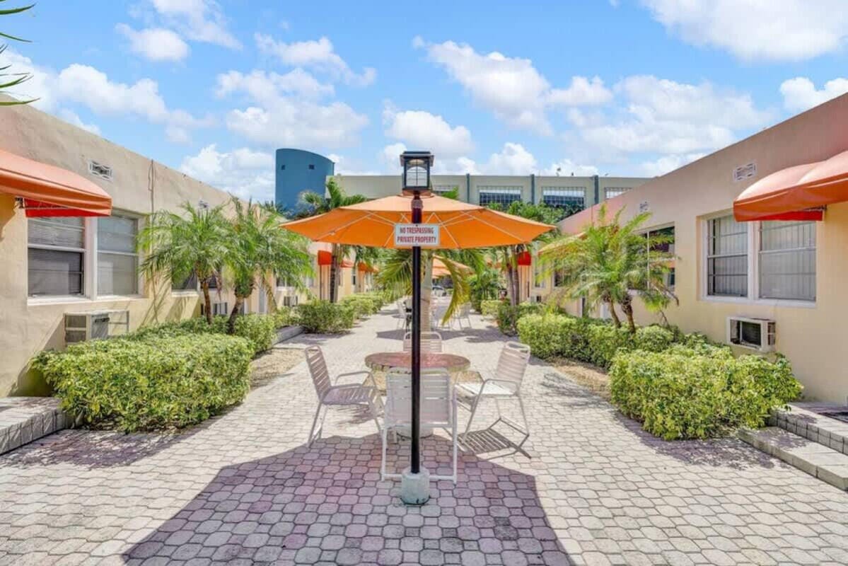 336 Arthur Street 124, Hollywood, FL 33019 photo 3