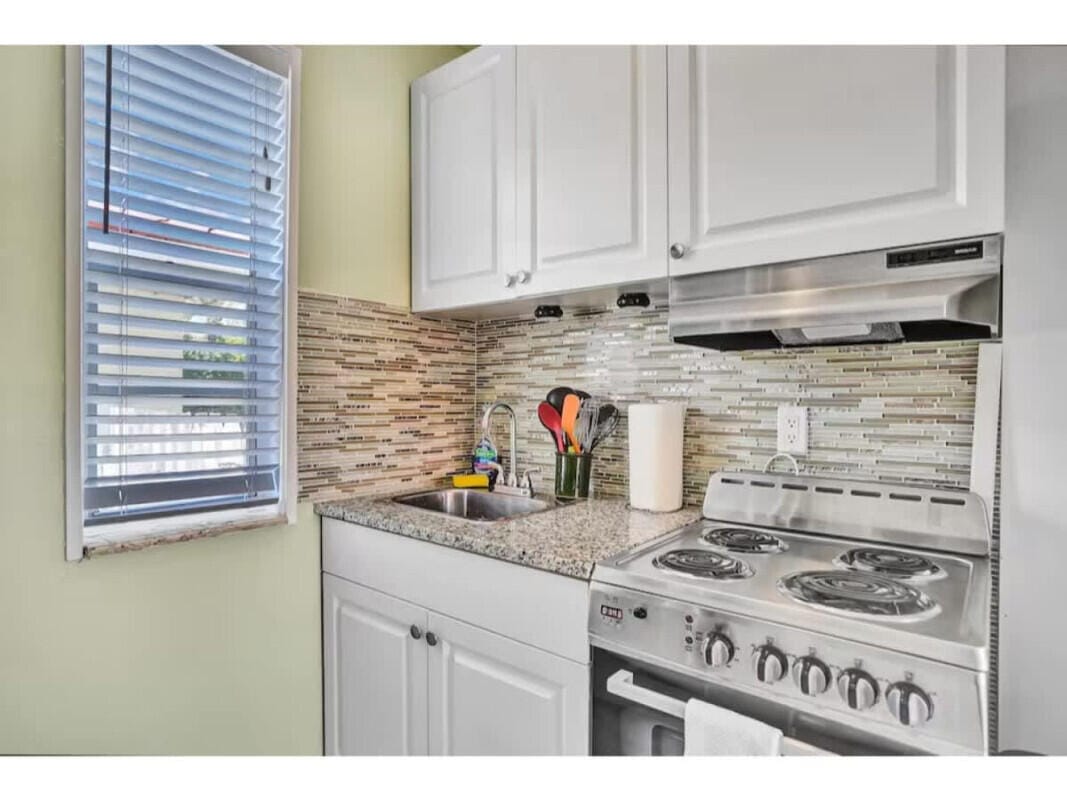 336 Arthur Street 124, Hollywood, FL 33019 photo 6