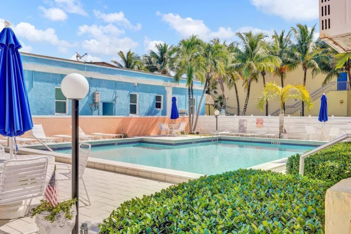 336 Arthur Street 124, Hollywood, FL 33019 photo 8