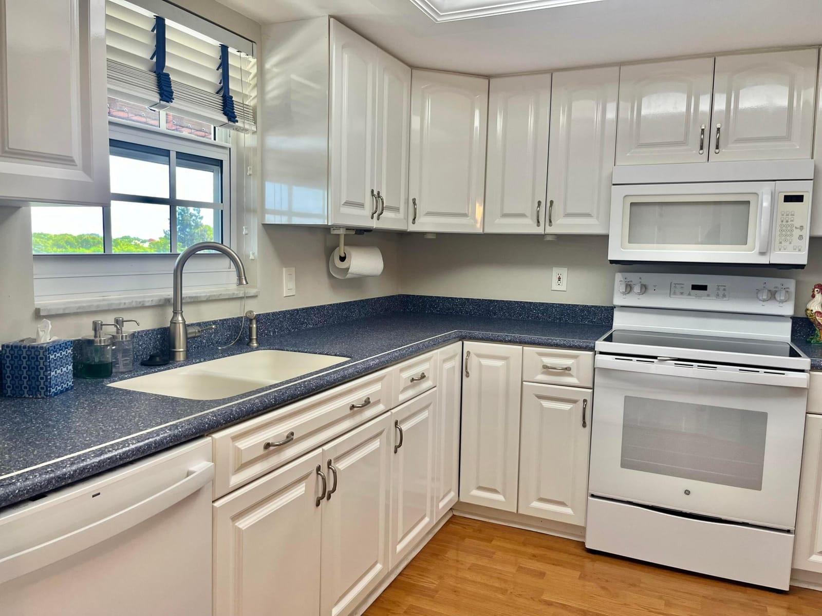 145 Atlantis Boulevard Ph4 — photo 3