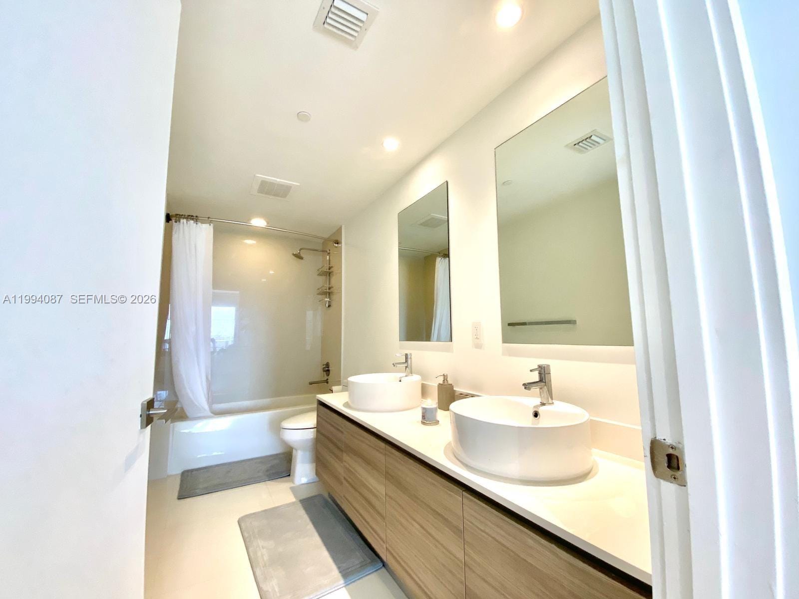 121 NE 34th Street 807 — photo 11