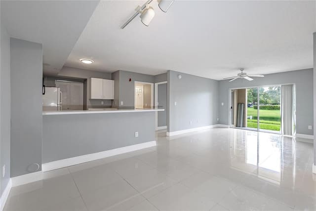 2600 S University Drive 124, Davie, FL 33328