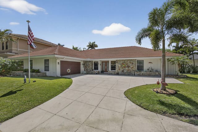 9 Kintyre Road, sold in Pga Resort Community 3, Palm Beach Gardens, FL