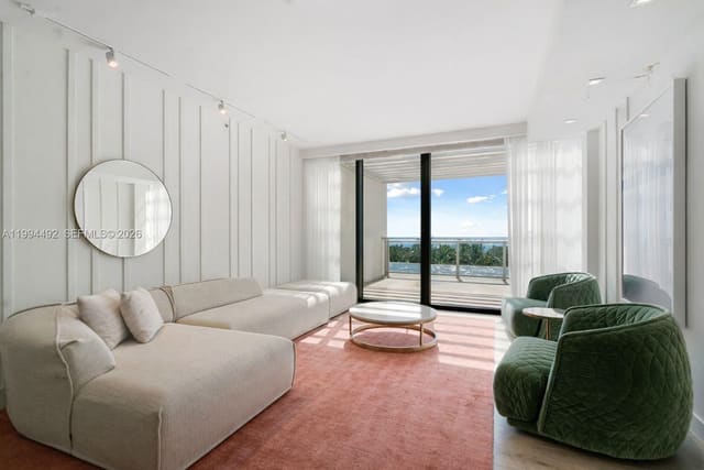 2201 Collins Avenue 532, Miami Beach, FL 33139