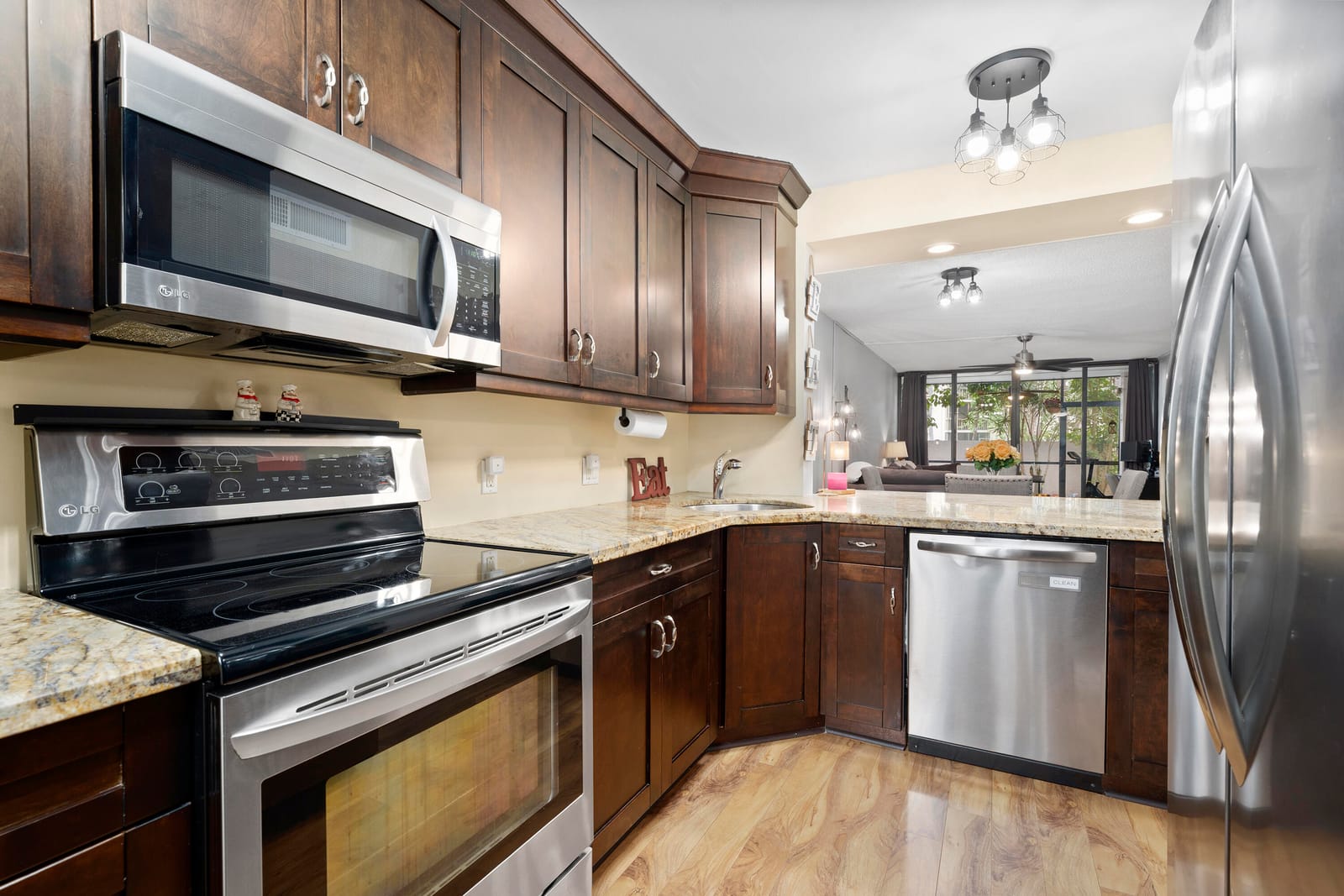 8421 Forest Hills Drive 106 — photo 2