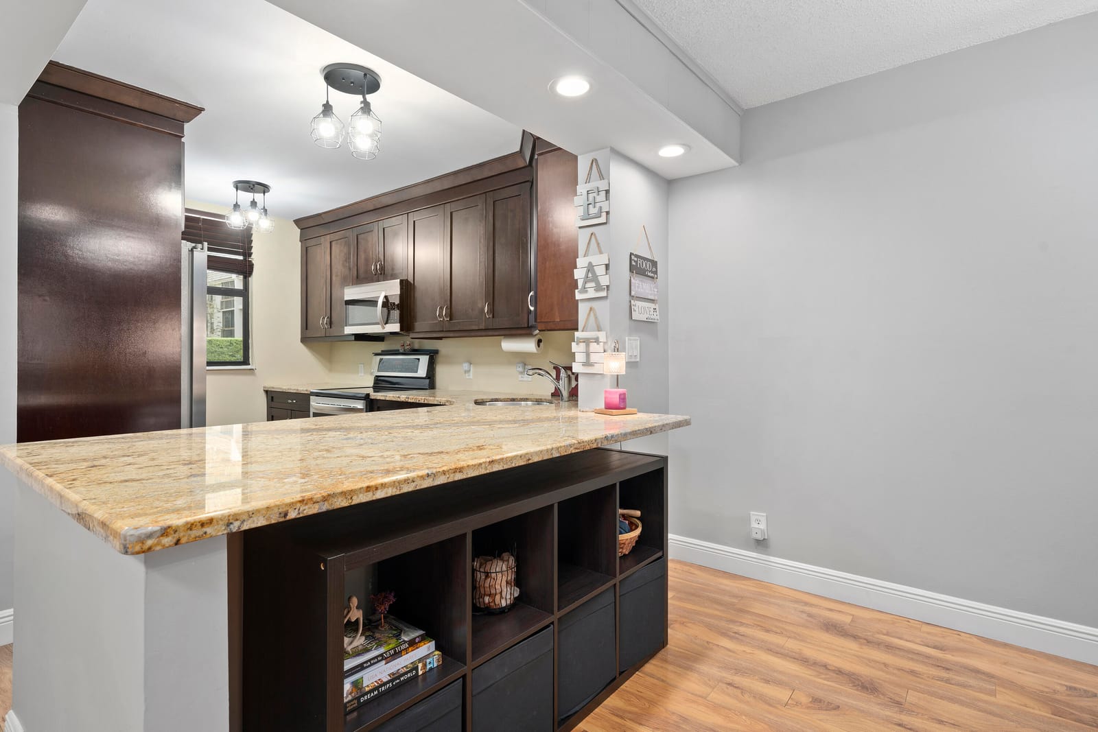 8421 Forest Hills Drive 106 — photo 3