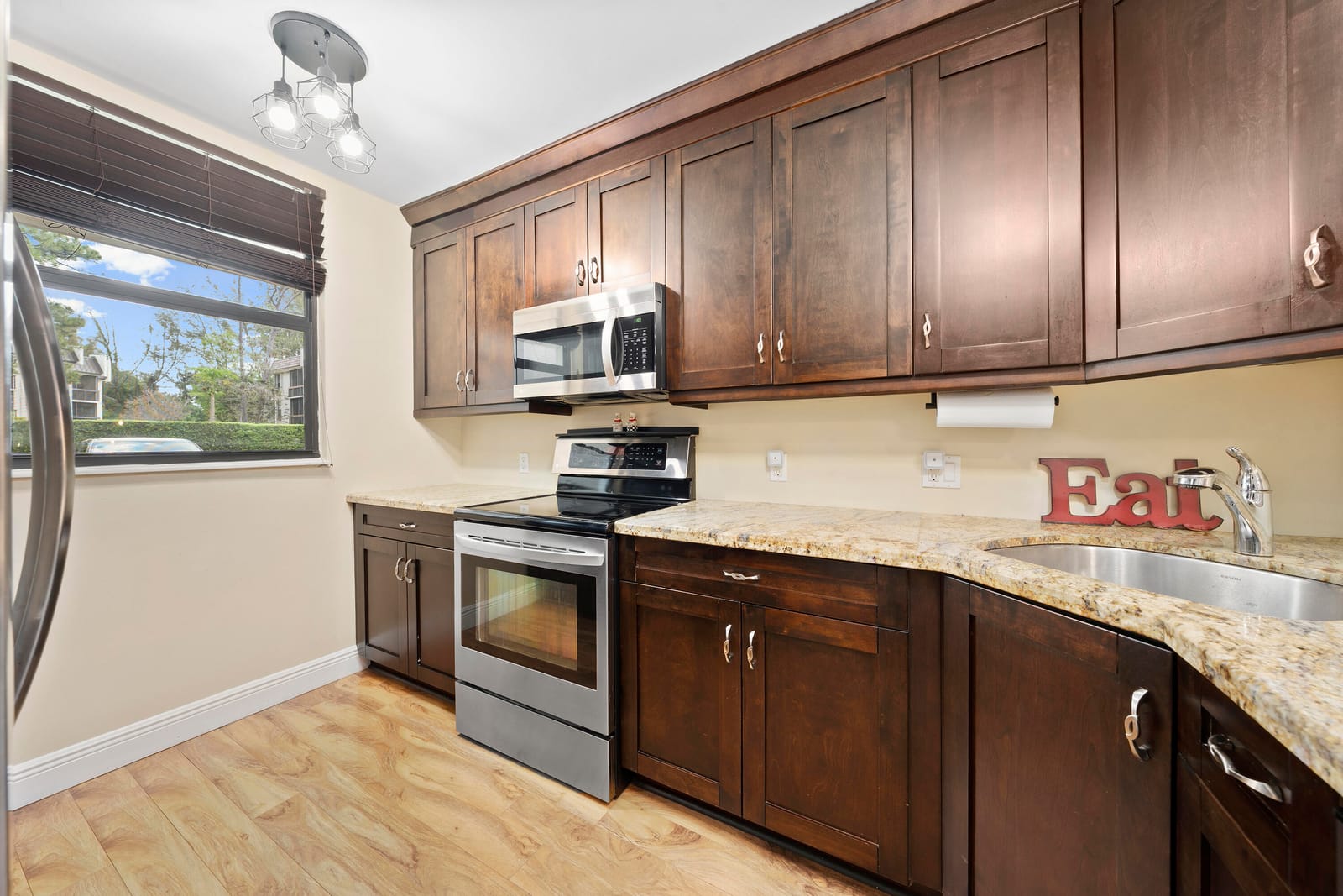 8421 Forest Hills Drive 106 — photo 4