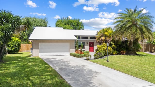 21521 E Hollandaire Dr Drive E, sold in Amberwoods, Boca Raton, FL