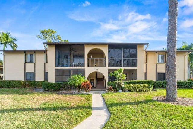 406 Pine Glen Lane A-2, Greenacres, FL 33463