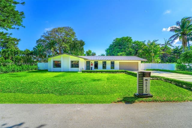 8820 SW 182nd Terrace, Palmetto Bay, FL 33157