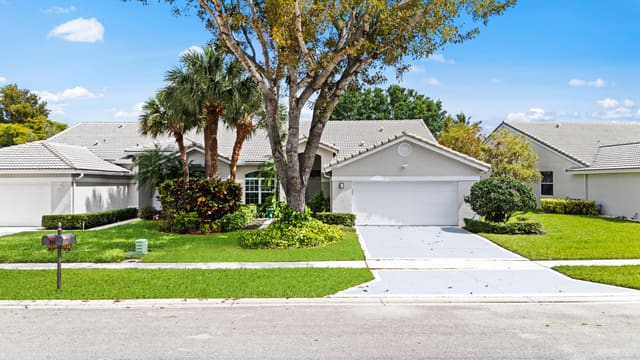 7825 Aberdeen Lakes Drive, Boynton Beach, FL 33472