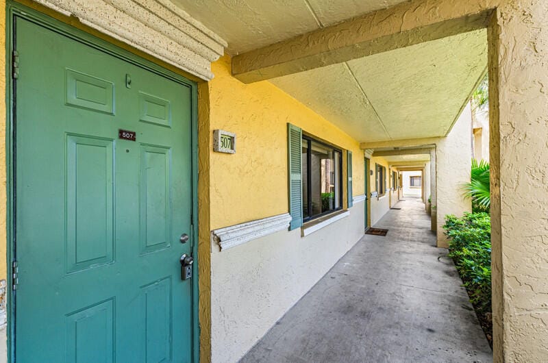 507 Meadows Circle — photo 2