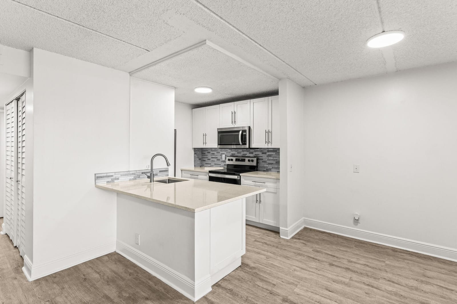 507 Meadows Circle — photo 3