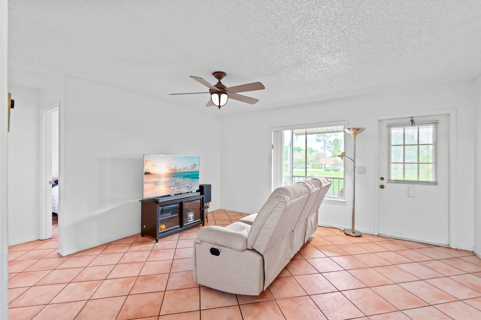 322 Knotty Pine Circle D2, Greenacres, FL 33463 photo 9