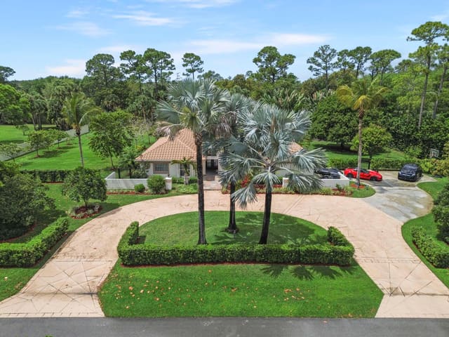 8777 Estate Drive, sold in Banyan Estates, West Palm Beach, FL