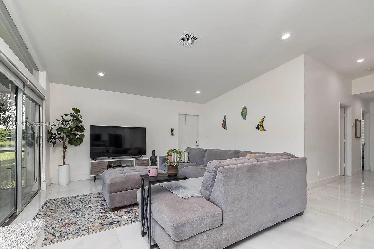 518 Woodgate Circle E, Sunrise, FL 33326 photo 2