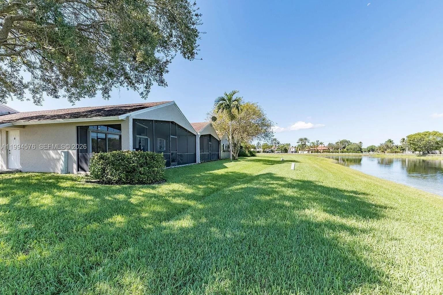 518 Woodgate Circle E, Sunrise, FL 33326 photo 4
