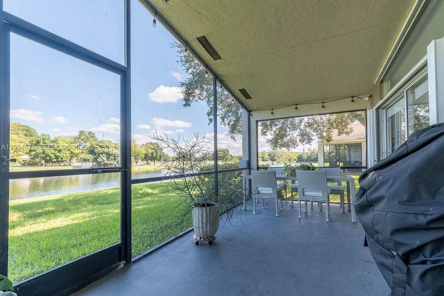 518 Woodgate Circle E, Sunrise, FL 33326 photo 5