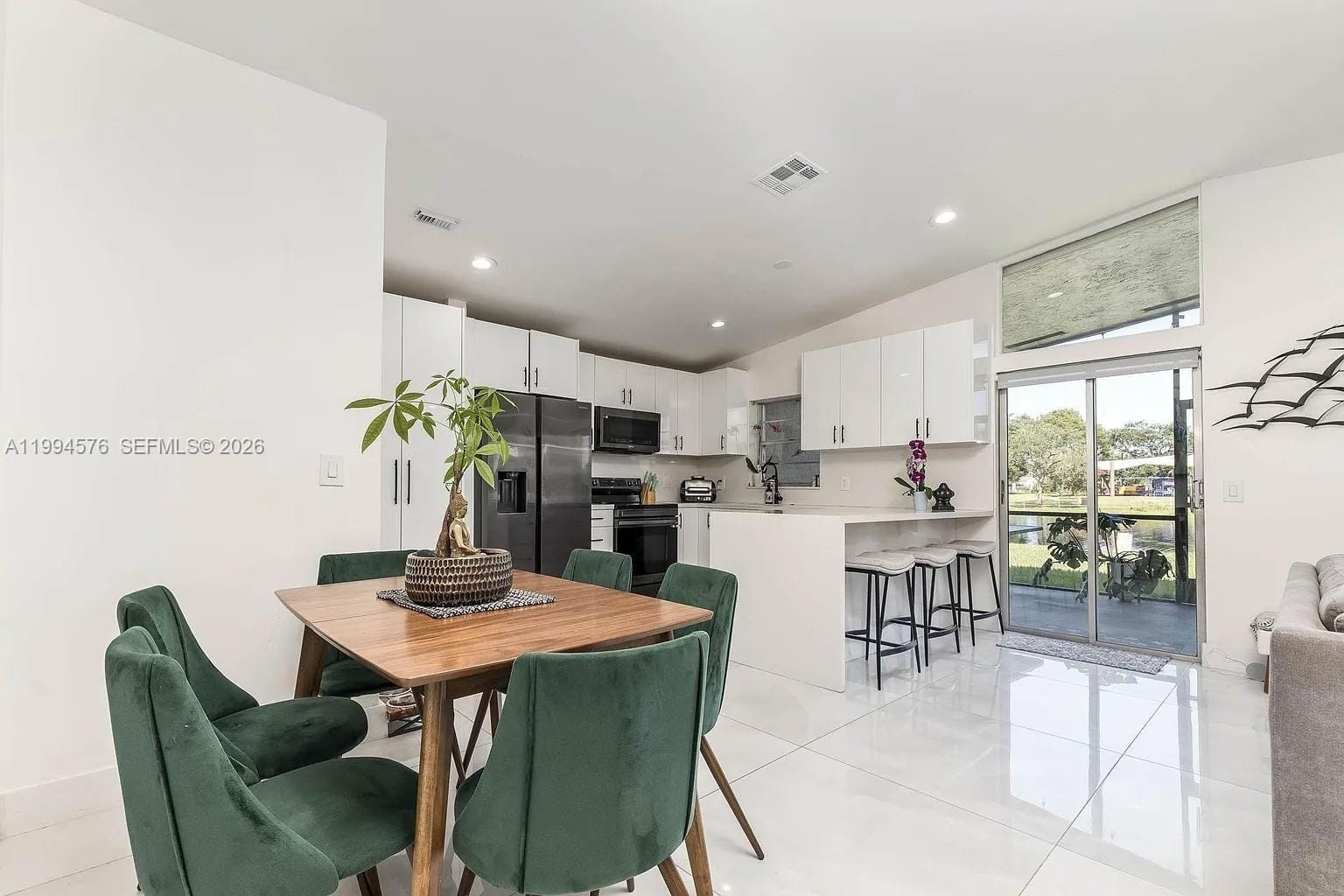 518 Woodgate Circle E, Sunrise, FL 33326 photo 3