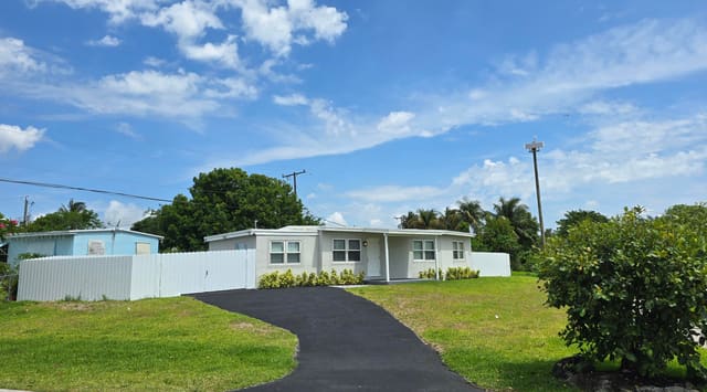 591 Seagrape Road, sold in San Castle, Lantana, FL