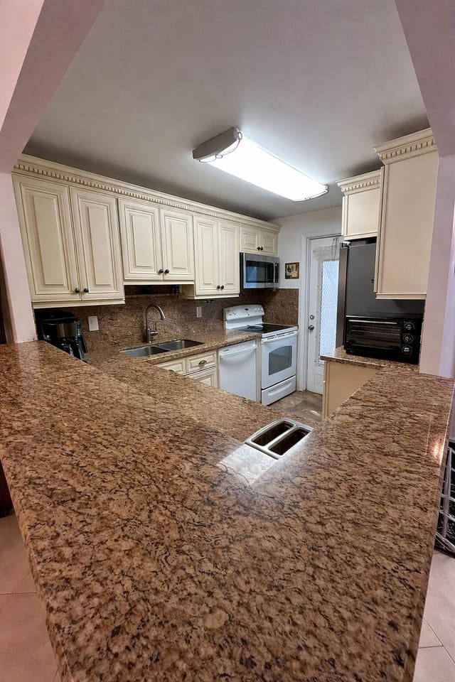 400 SE 10th Street 202, Deerfield Beach, FL 33441