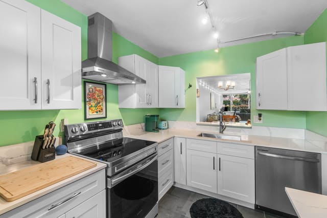 2825 SW 22nd Avenue 104, sold in Sabal Pine East, Delray Beach, FL