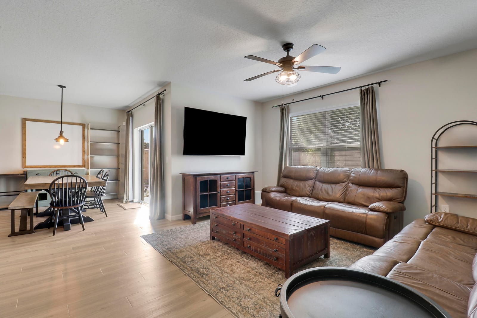 218 SW Kestor Drive — photo 3