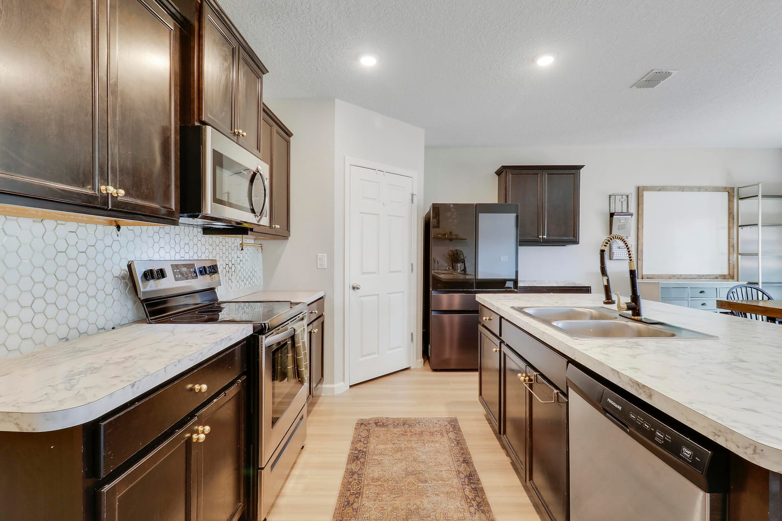 218 SW Kestor Drive — photo 10