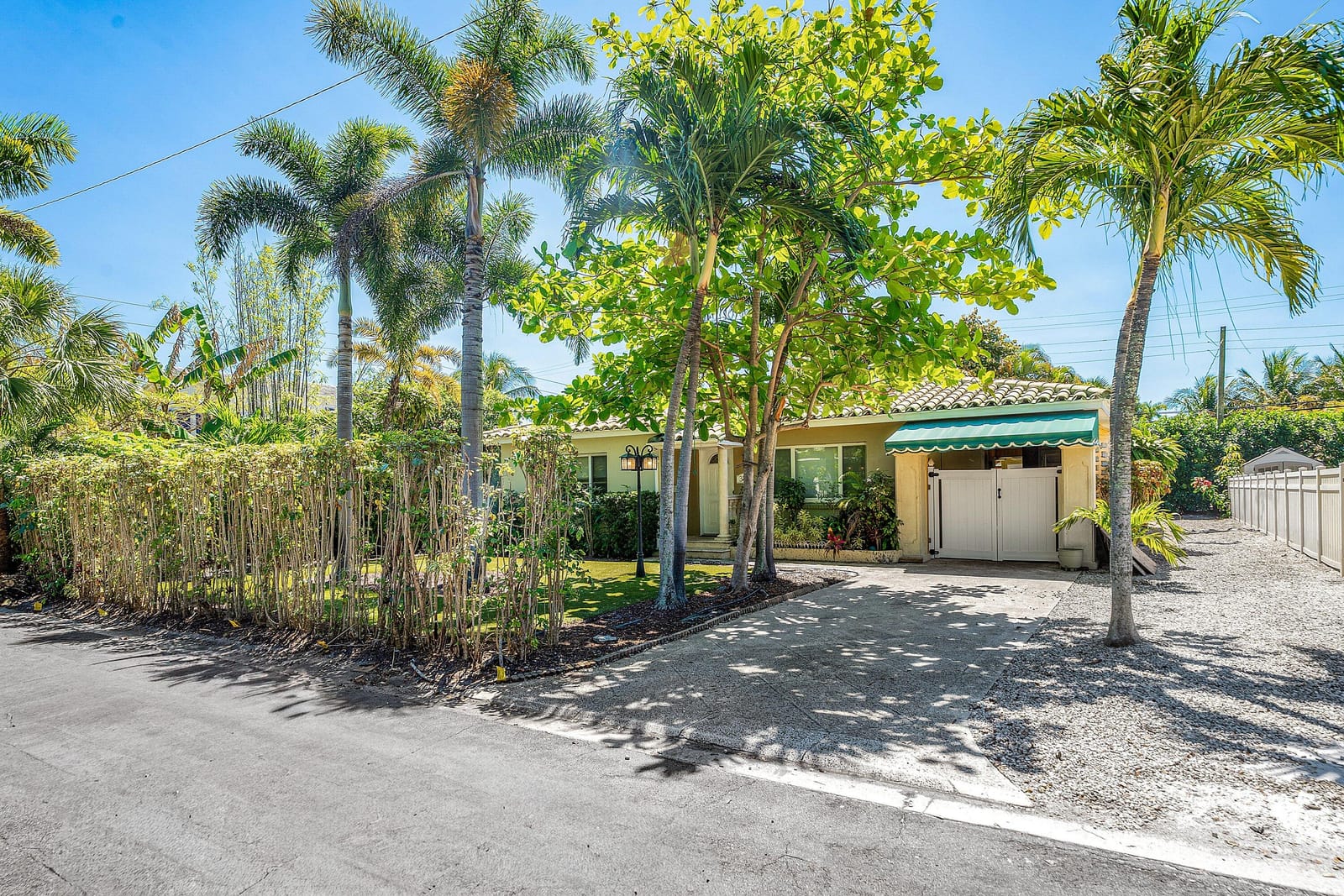 310 Russlyn Drive — photo 2