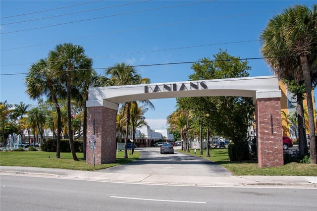 505 E Dania Beach Boulevard 4-2E, Dania Beach, FL 33004