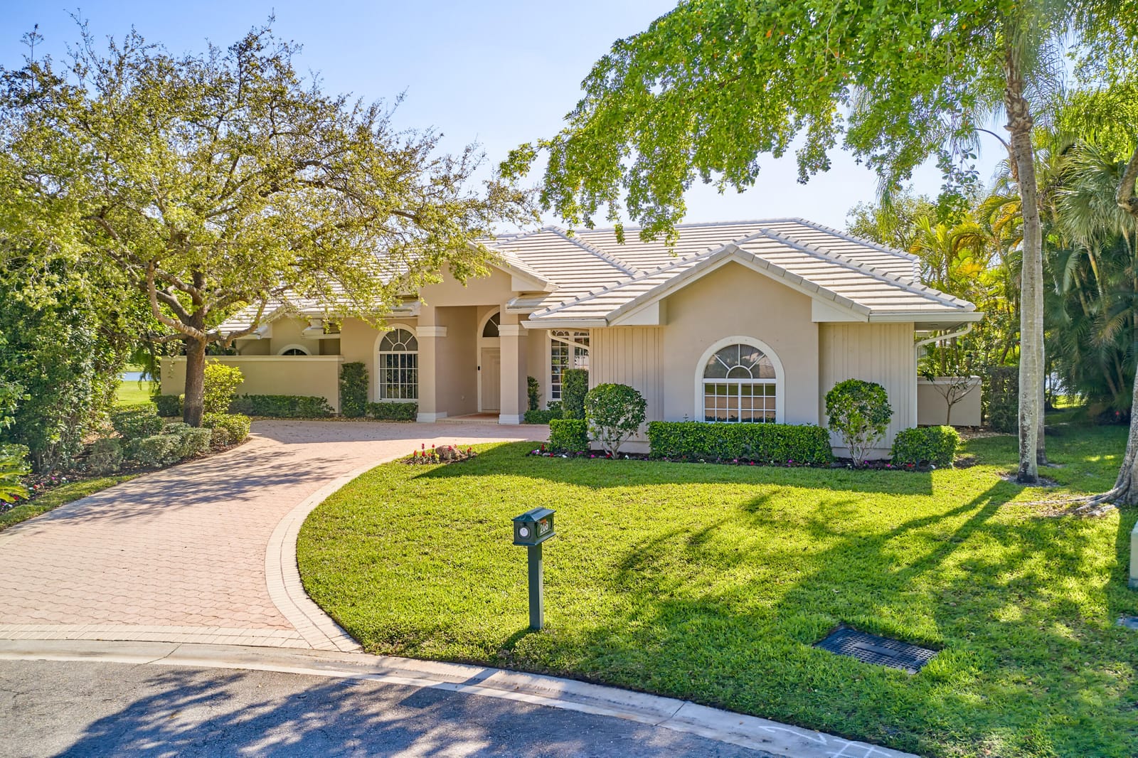 206 Thornton Court — photo 3
