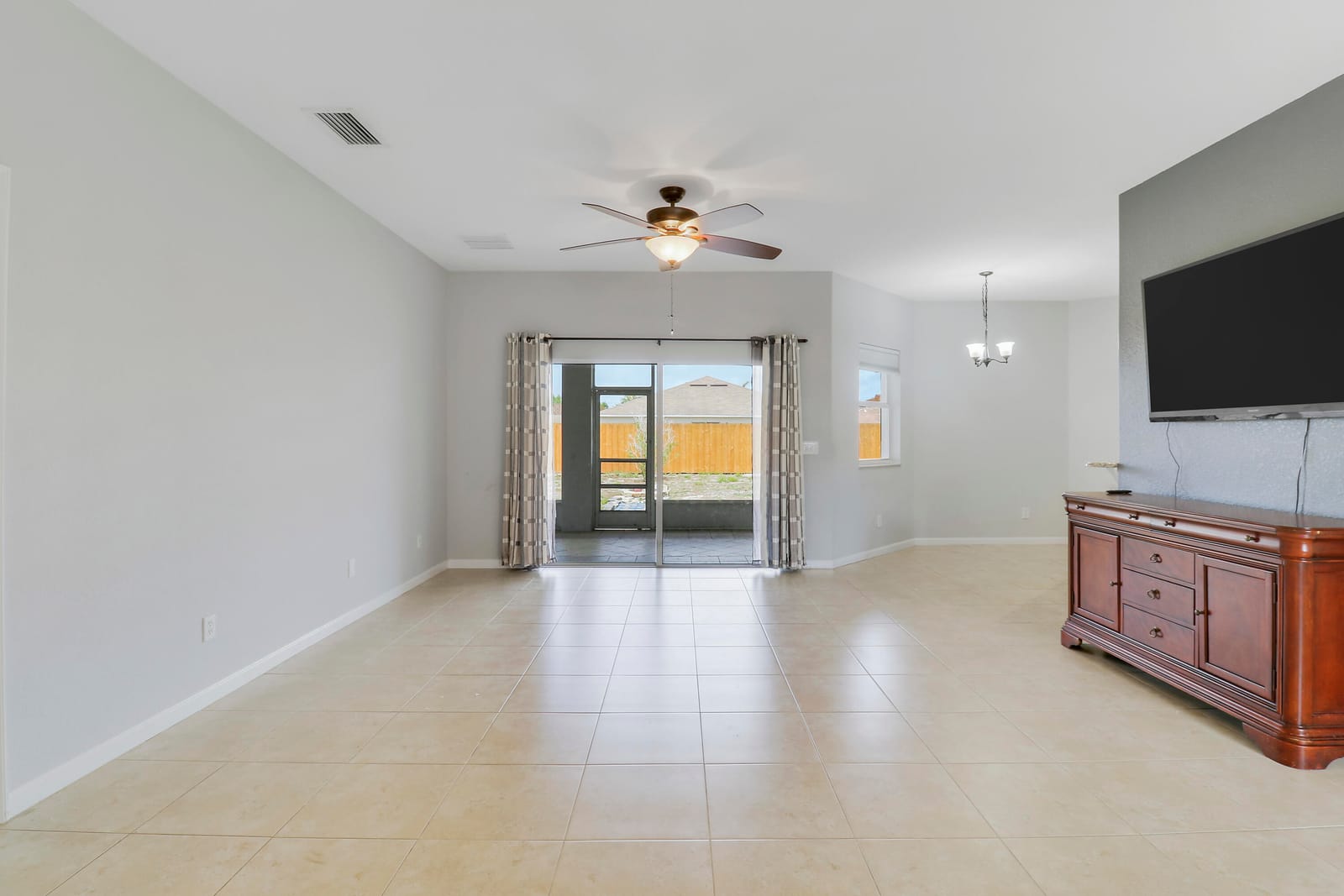 825 SW Mccracken Avenue — photo 3