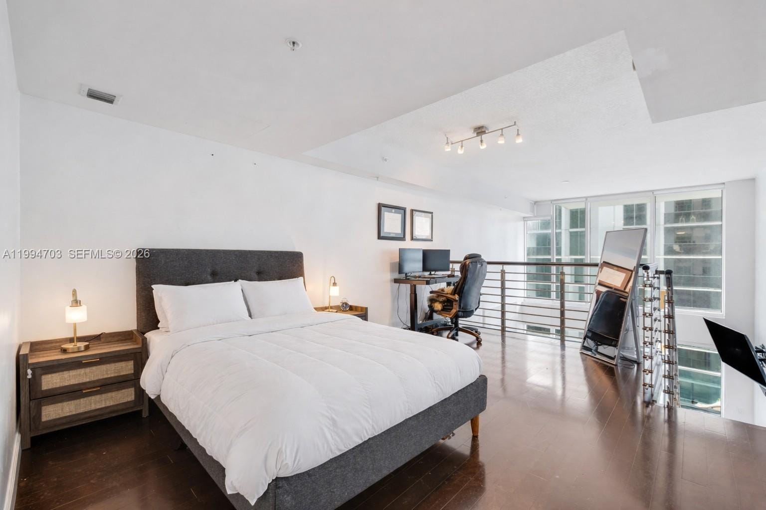 41 SE 5th Street 1306, Miami, FL 33131 photo 12
