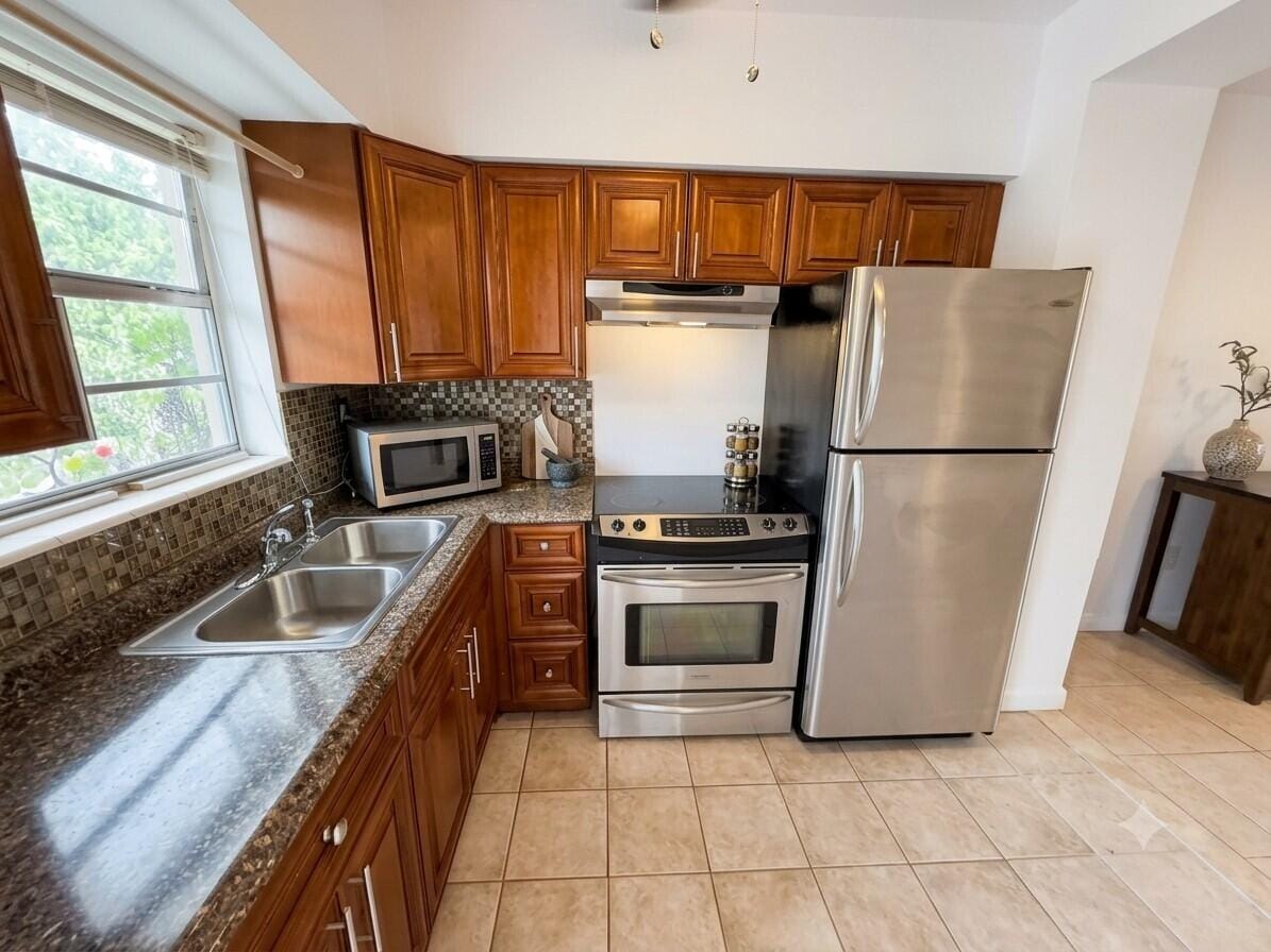 6560 Winfield Boulevard 102, Margate, FL 33063 photo 4