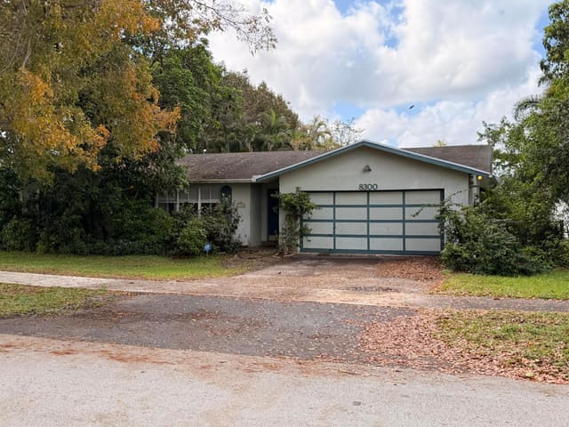 8300 SW 26th Place, sold in Arrowhead Golf & Tennis Club, Davie, FL