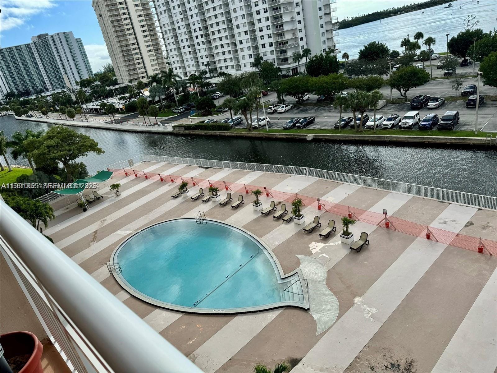 400 Kings Point Drive 609 — photo 10