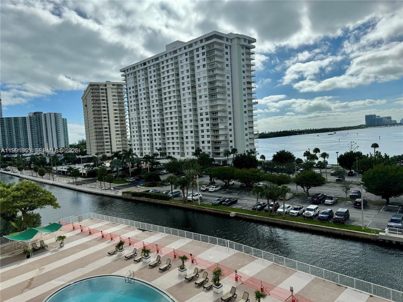 400 Kings Point Drive 609 — photo 3