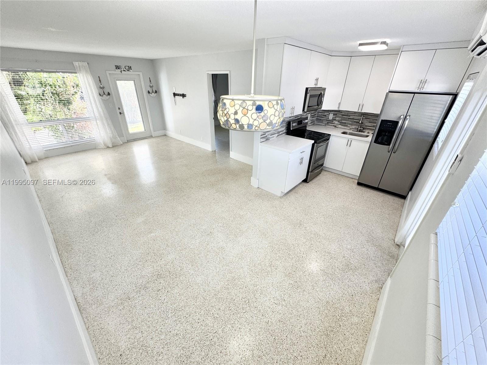 1601 SE 15 1B — photo 3