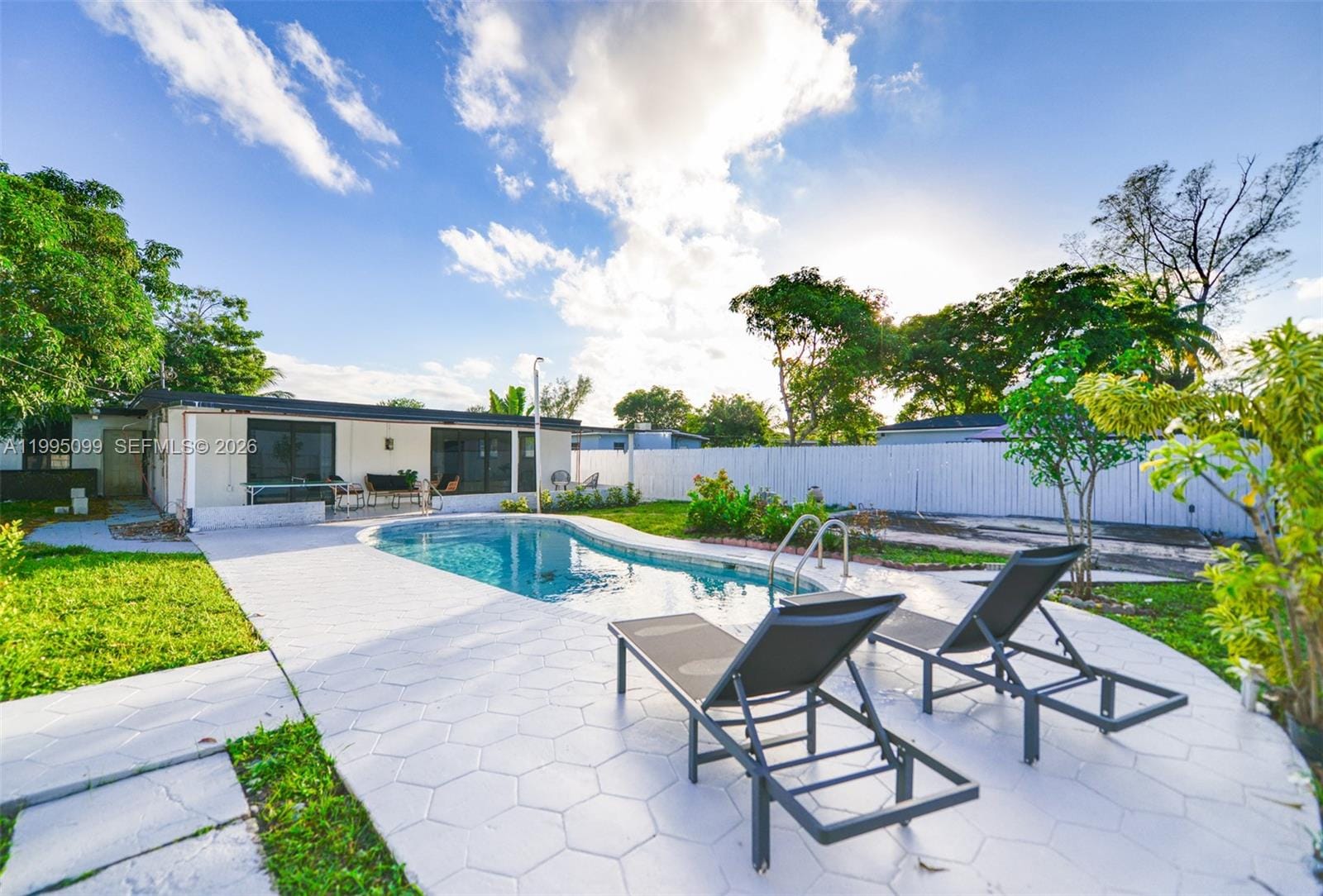 415 NW 133rd Street, North Miami, FL 33168 photo 1