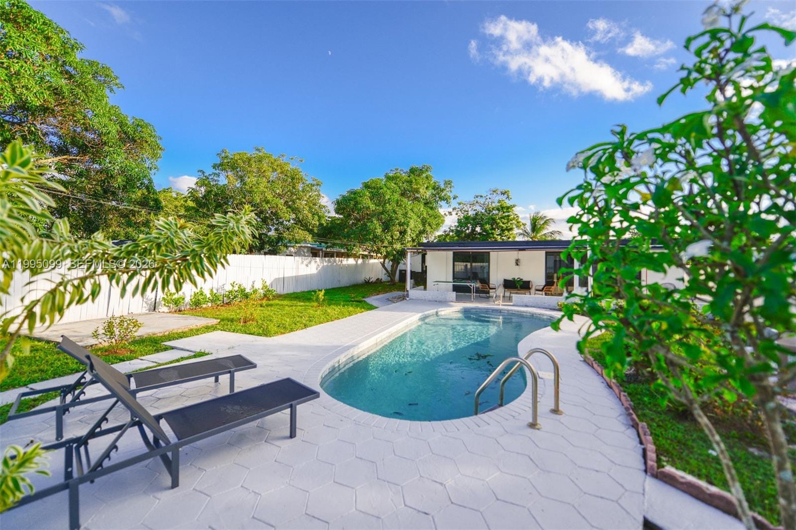 415 NW 133rd Street, North Miami, FL 33168 photo 2