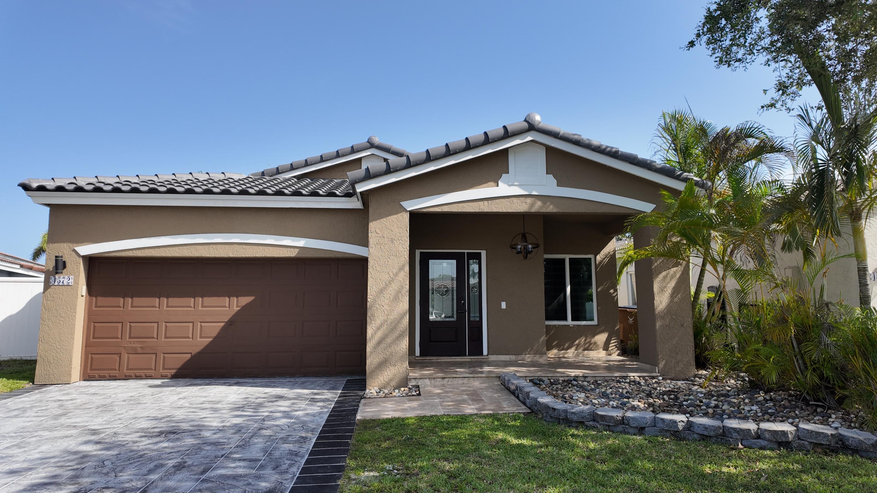 4572 SW 14th Street, Deerfield Beach, FL 33442